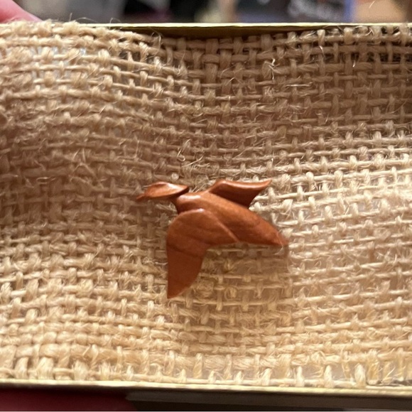 Hand carved tie tack - Picture 3 of 4
